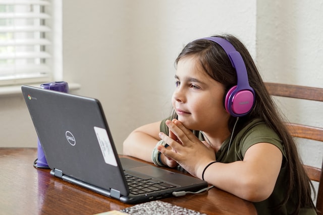 girl listening in an online class